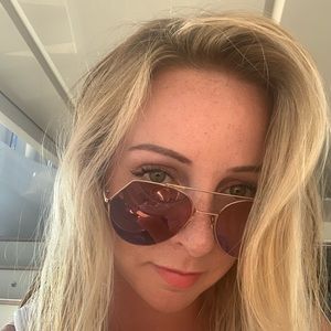 Meet your Posher, Alicia